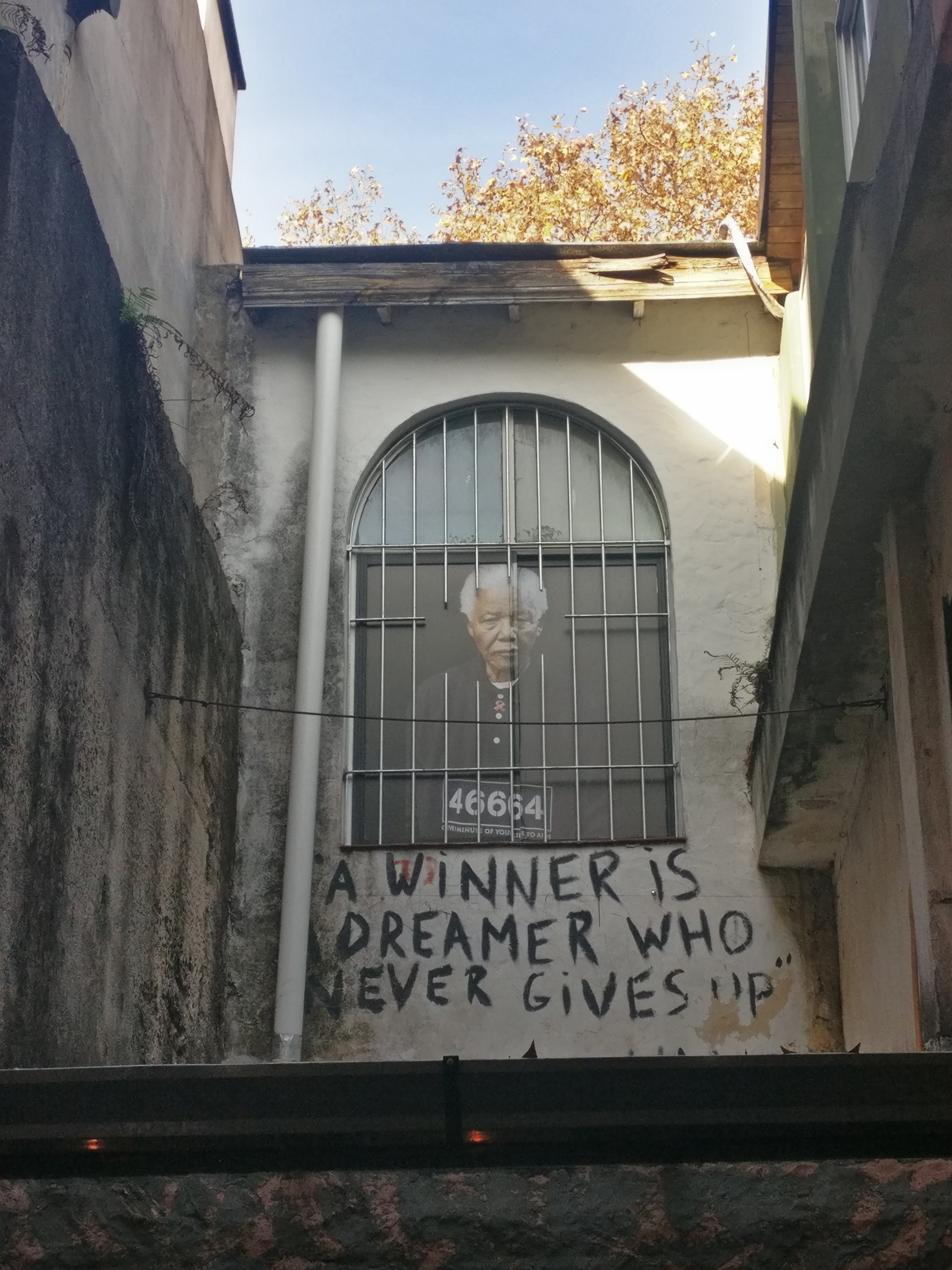 nelson mandela graffiti buenos aires